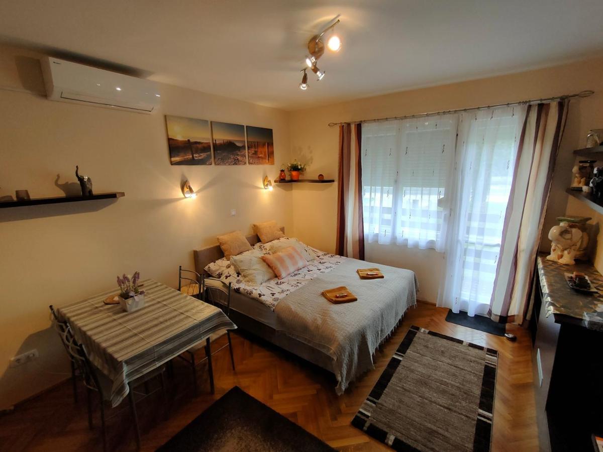 Rosy Apartman Apartment Vonyarcvashegy Exterior photo